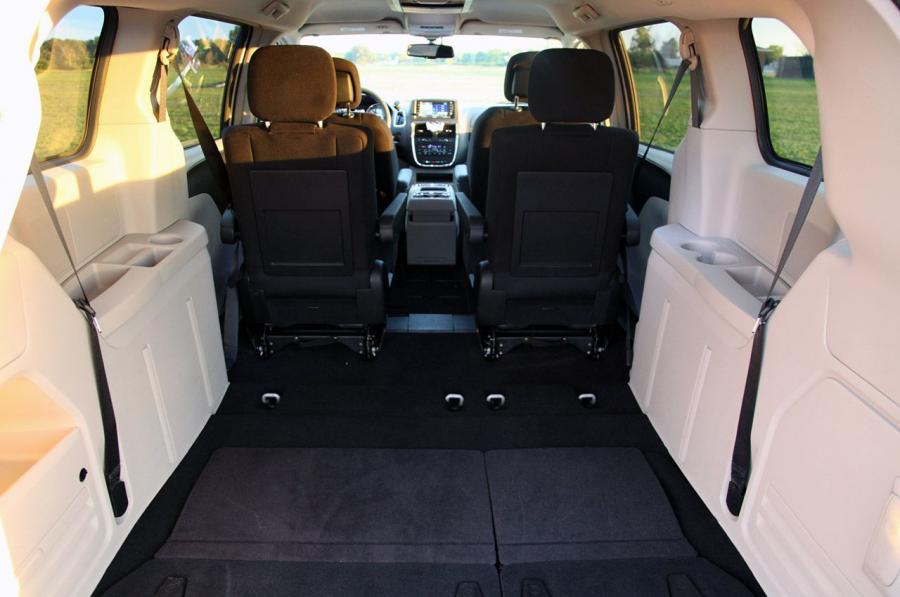  Chrysler Town & Country Touring 2011 года  (фото 9 из 43)